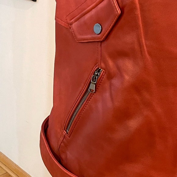 Cache leather red vest!! Leopard lining!!! - Picture 5 of 8